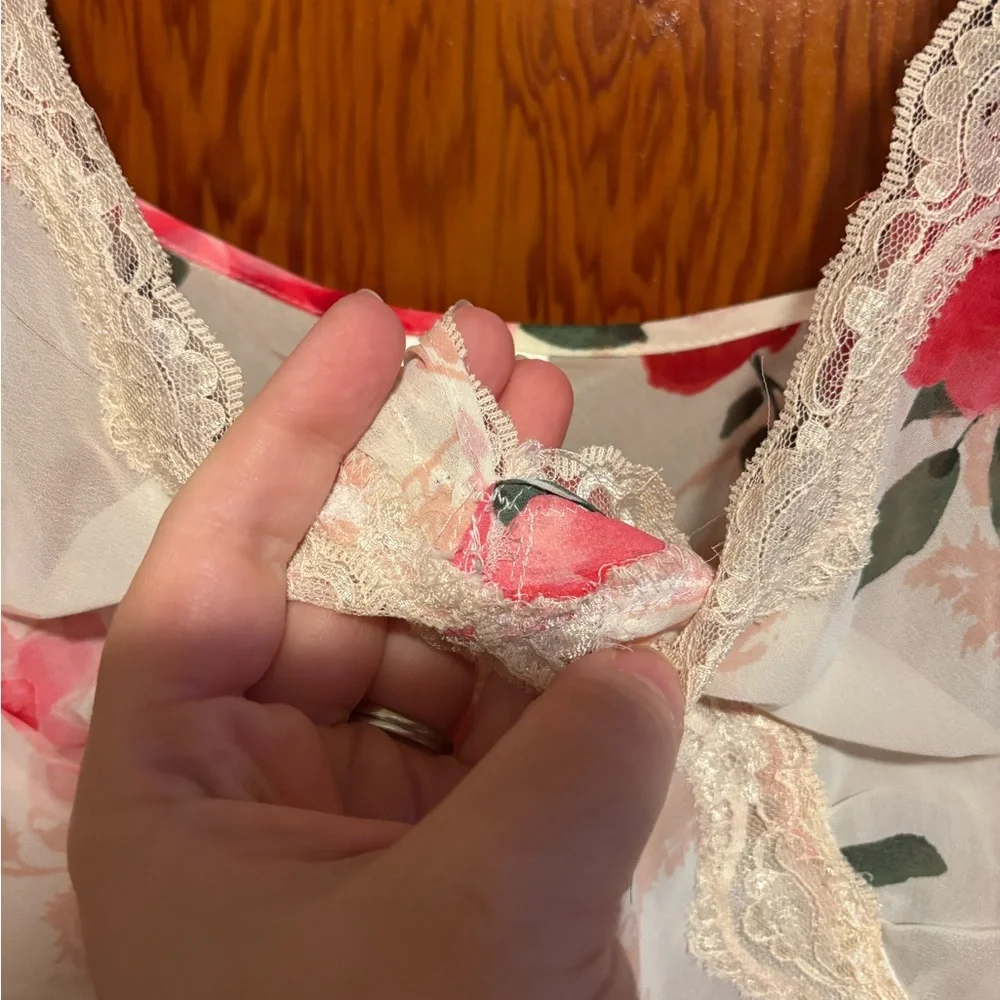 SECRET TREASURES Red Rose Floral Lace Chemise Womens Size Large - Picture 6 of 8